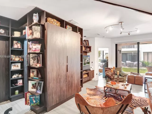 4-bedroom home for sale in Aventura - 21388 Marina Cove Cir 13-G - MondialRealty