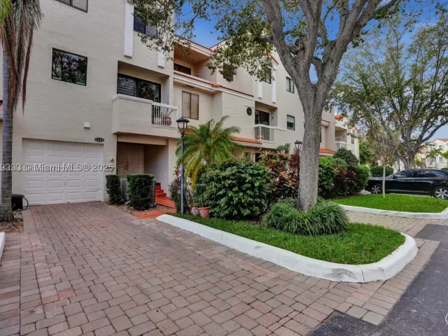 4-bedroom home for sale in Aventura - 21388 Marina Cove Cir 13-G - MondialRealty