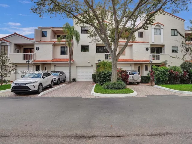 4-bedroom home for sale in Aventura - 21388 Marina Cove Cir 13-G - MondialRealty