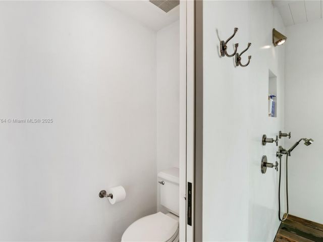 Home for rent at 270 Island Dr - photo 6072502