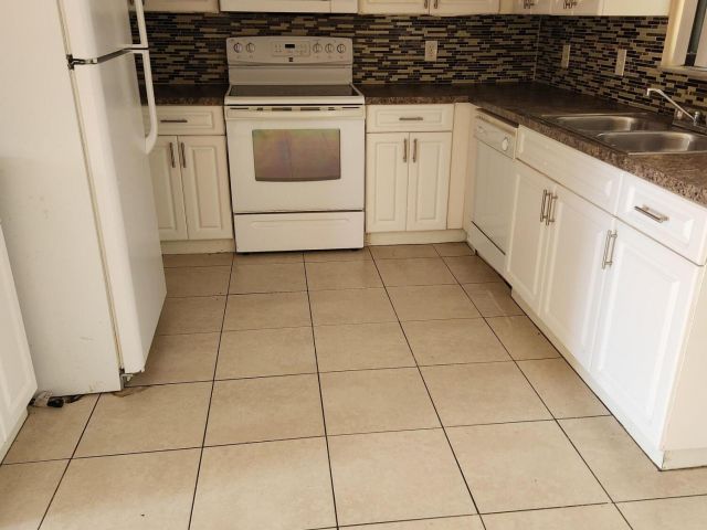 Home for rent at 4866 Pineaire Lane - photo 6534184