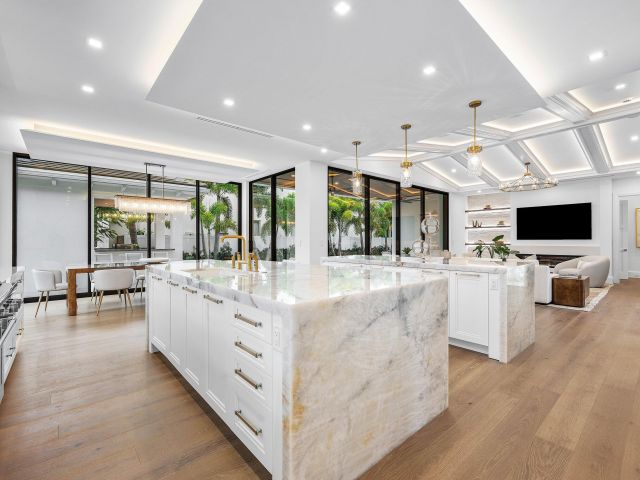 5-bedroom home for sale in Boca Raton - 201 NE 4th Avenue - MondialRealty