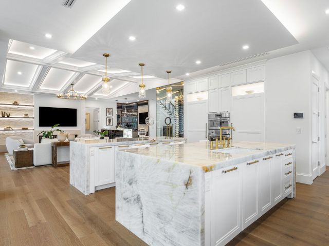 5-bedroom home for sale in Boca Raton - 201 NE 4th Avenue - MondialRealty