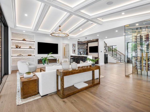 Home for sale at 201 NE 4th Avenue - photo 6644552