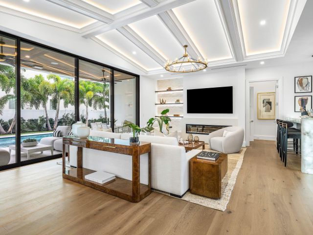 Home for sale at 201 NE 4th Avenue - photo 6644554