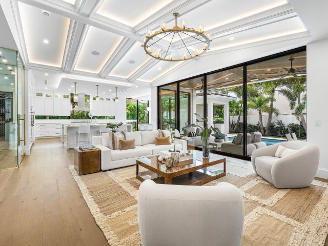 Home for sale at 201 NE 4th Avenue - photo 6644555