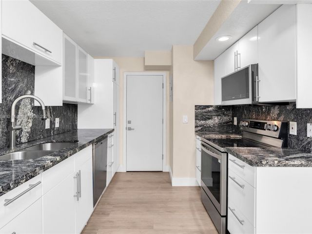 Apartment for sale  Unit #1004 - photo 6084703