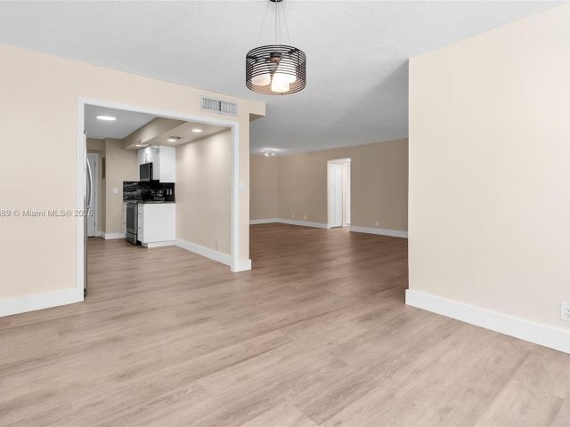 Apartment for sale  Unit #1004 - photo 6084706