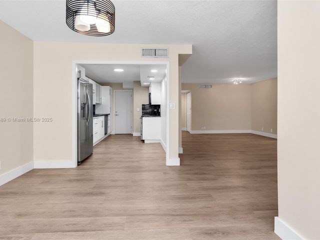 Apartment for sale  Unit #1004 - photo 6084707