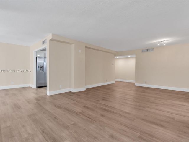Apartment for sale  Unit #1004 - photo 6084709