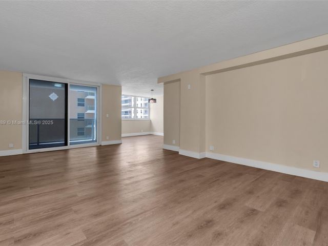 Apartment for sale  Unit #1004 - photo 6084711