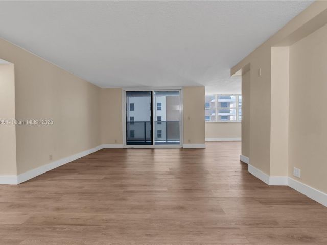 Apartment for sale  Unit #1004 - photo 6084712
