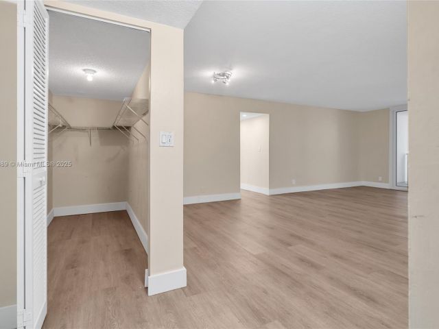 Apartment for sale  Unit #1004 - photo 6084715