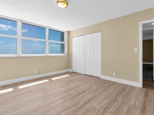 Apartment for sale  Unit #1004 - photo 6084717