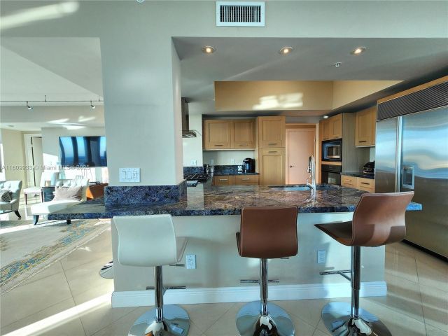 Apartment for rent  Unit #2805 - photo 6080893