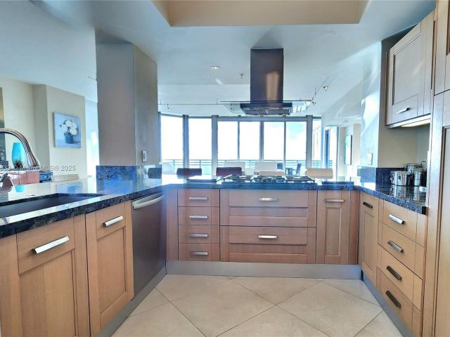 Apartment for rent  Unit #2805 - photo 6080895