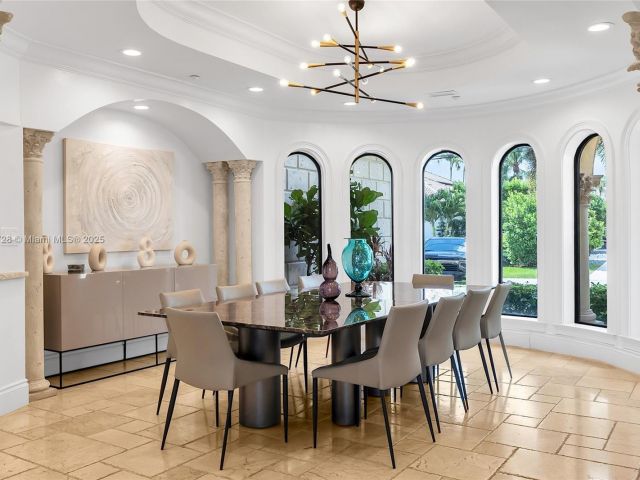 Home for sale at 1011 Rhodes Villa Ave - photo 6077855