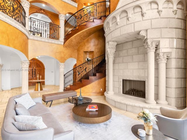 Home for sale at 1011 Rhodes Villa Ave - photo 6077860