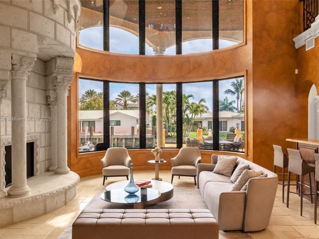 Home for sale at 1011 Rhodes Villa Ave - photo 6077861