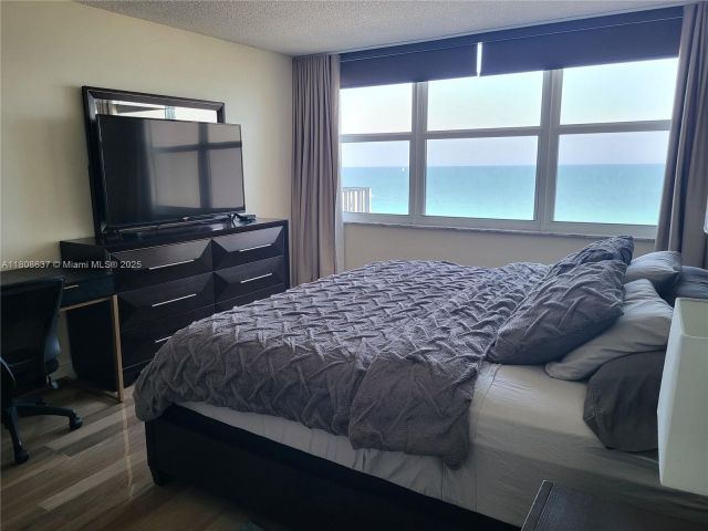 Apartment for rent  Unit #1002 - photo 6081089