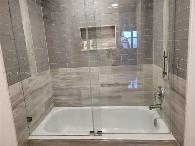 Apartment for rent  Unit #1002 - photo 6081092