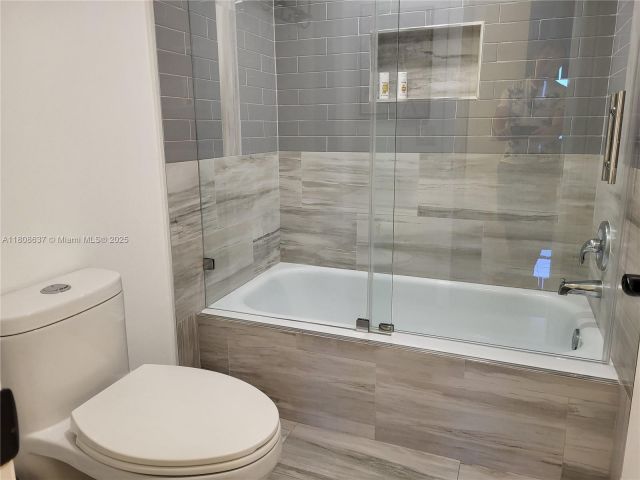 Apartment for rent  Unit #1002 - photo 6081093