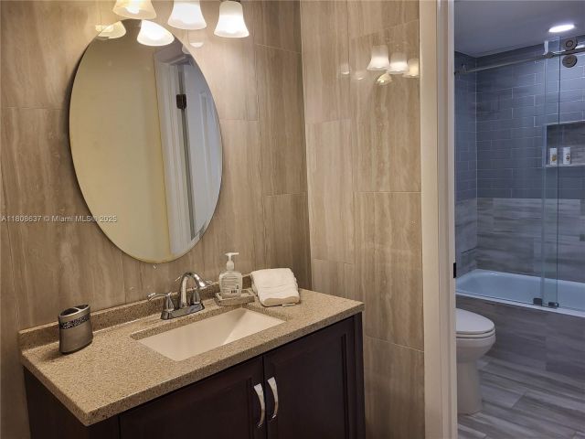 Apartment for rent  Unit #1002 - photo 6081094