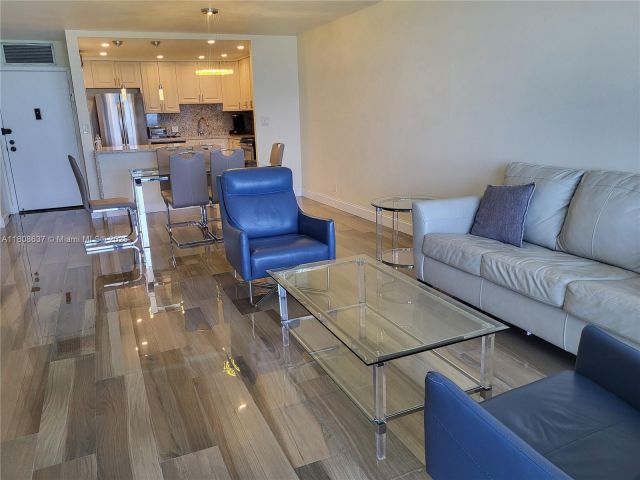 Apartment for rent  Unit #1002 - photo 6081101