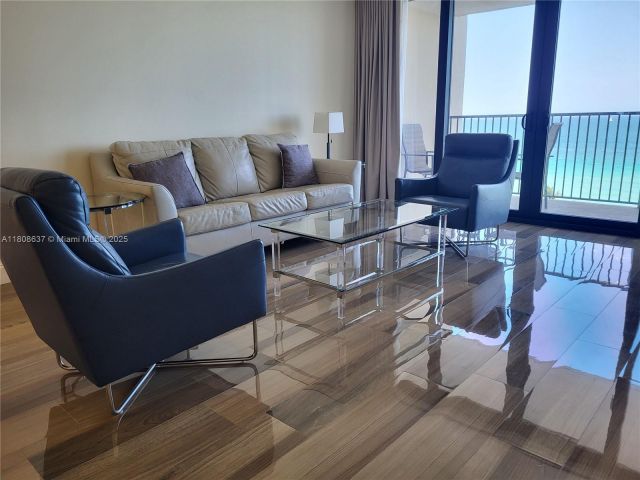 Apartment for rent  Unit #1002 - photo 6081107