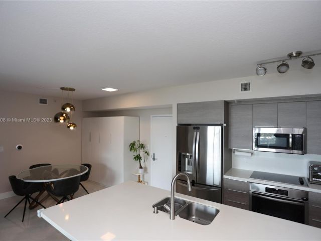Apartment for sale  Unit #1822 - photo 6081238