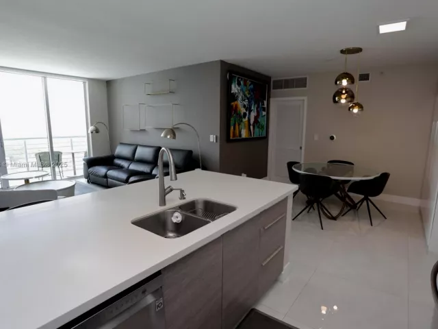2-bedroom condo for sale in Miami - 325 S Biscayne Blvd 1822 - MondialRealty