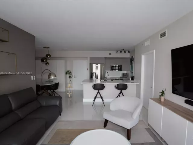2-bedroom condo for sale in Miami - 325 S Biscayne Blvd 1822 - MondialRealty