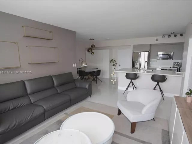 2-bedroom condo for sale in Miami - 325 S Biscayne Blvd 1822 - MondialRealty