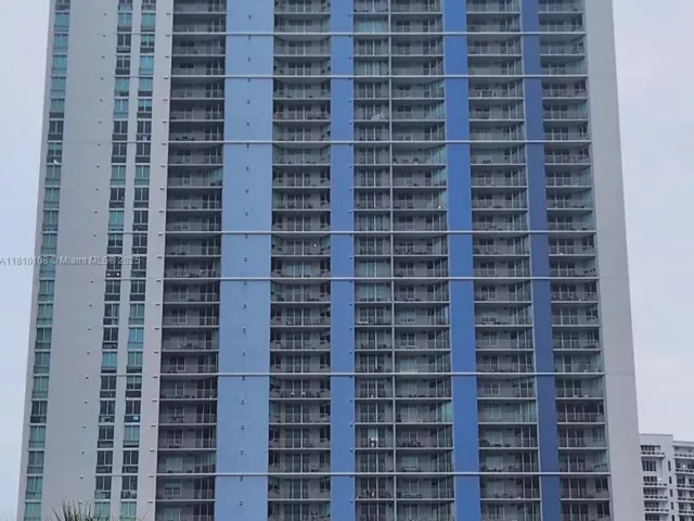 2-bedroom condo for sale in Miami - 325 S Biscayne Blvd 1822 - MondialRealty