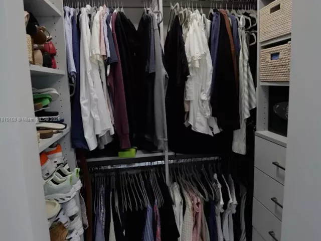 2-bedroom condo for sale in Miami - 325 S Biscayne Blvd 1822 - MondialRealty