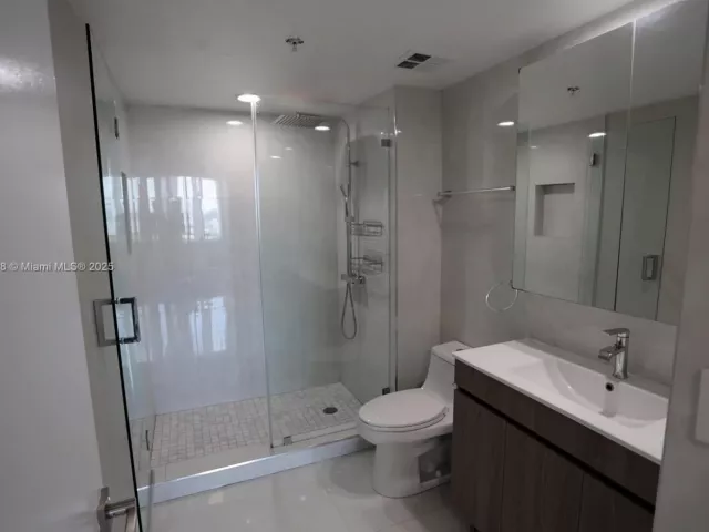 2-bedroom condo for sale in Miami - 325 S Biscayne Blvd 1822 - MondialRealty
