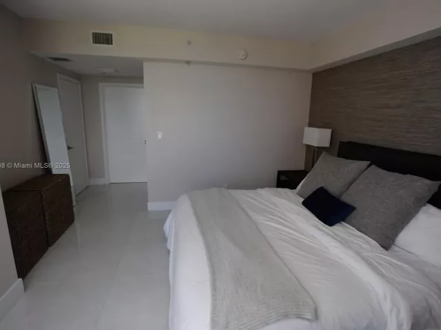 2-bedroom condo for sale in Miami - 325 S Biscayne Blvd 1822 - MondialRealty