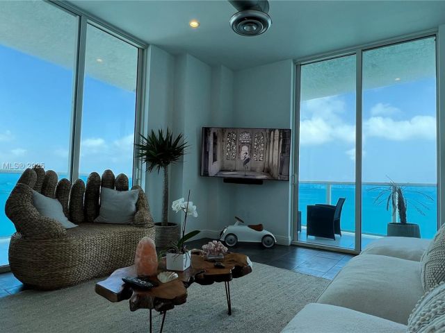 Apartment for sale  Unit #1703 - photo 6081492