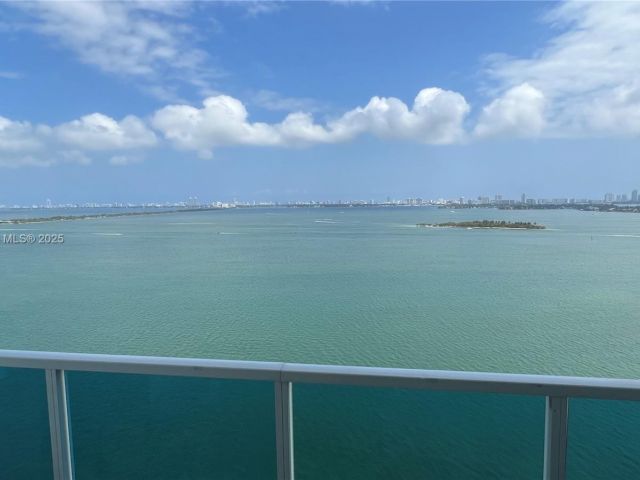 Apartment for sale  Unit #1703 - photo 6081509