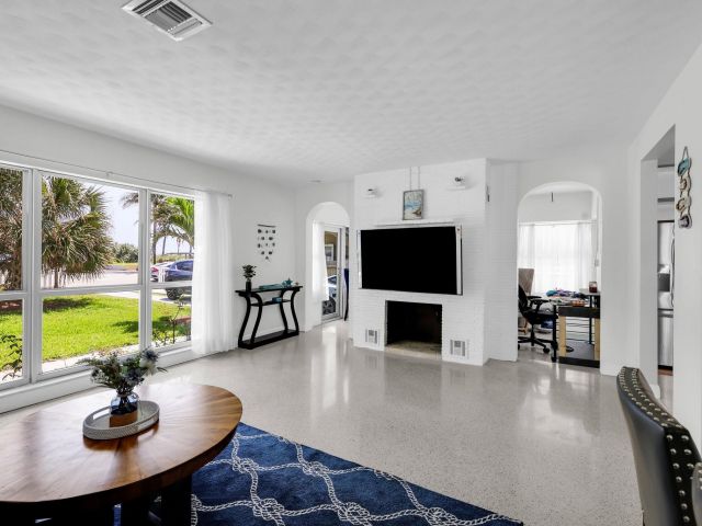 Home for rent at 505 N Ocean Blvd - photo 6117636