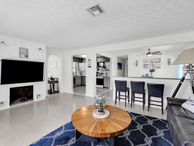 Home for rent at 505 N Ocean Blvd - photo 6117637