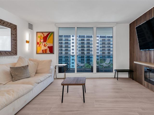 Apartment for sale  Unit #1019 - photo 6080478