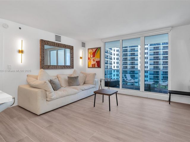 Apartment for sale  Unit #1019 - photo 6080479