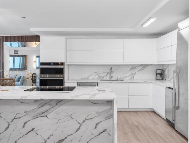 Apartment for sale  Unit #1019 - photo 6080483