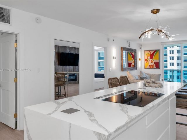 Apartment for sale  Unit #1019 - photo 6080484