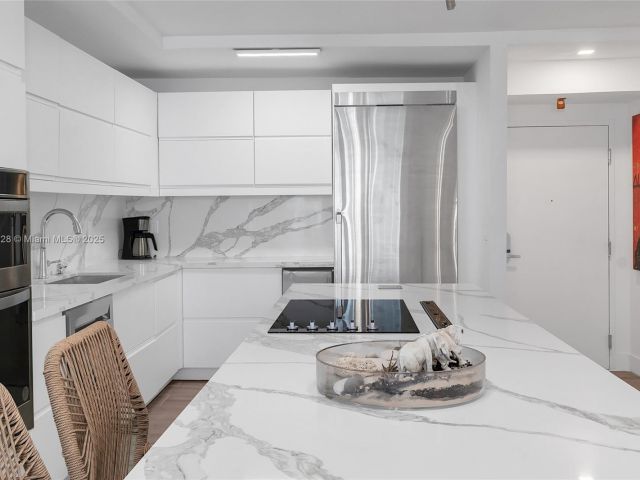 Apartment for sale  Unit #1019 - photo 6080485