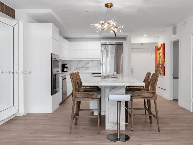 Apartment for sale  Unit #1019 - photo 6080487