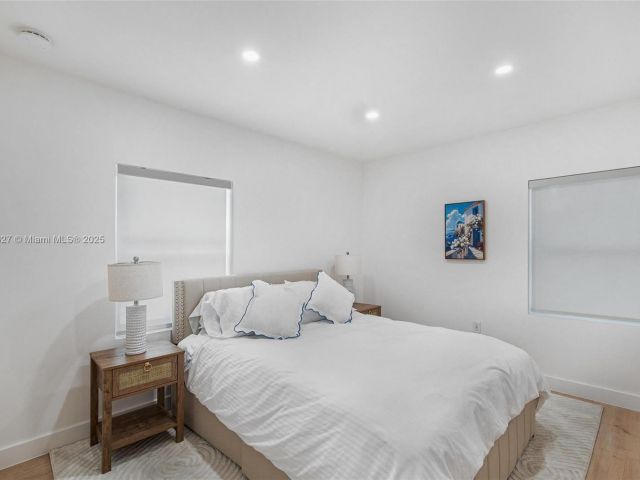 Home for rent at 12325 NE 11th Pl - photo 6079249