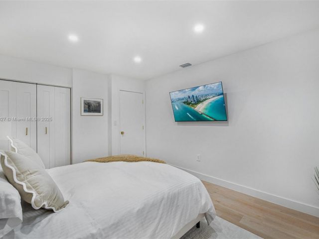 Home for rent at 12325 NE 11th Pl - photo 6079254