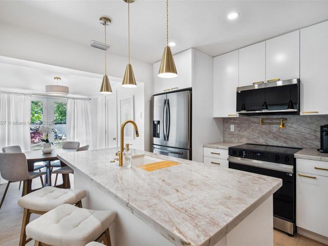 Home for rent at 12325 NE 11th Pl - photo 6079261